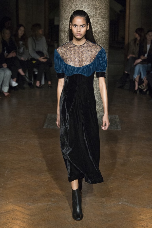 مجموعة EMILIA WICKSTEAD لموسم خريف وشتاء 2017