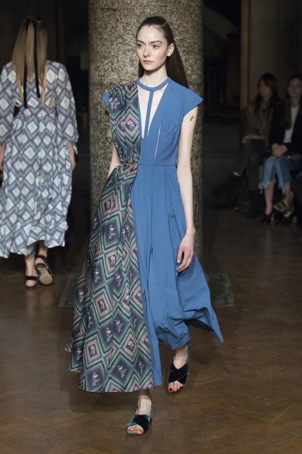 مجموعة EMILIA WICKSTEAD لموسم خريف وشتاء 2017