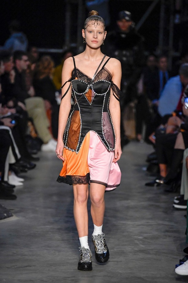 مجموعة Burberry  للألبسة الجاهزة لخريف و شتاء 2019