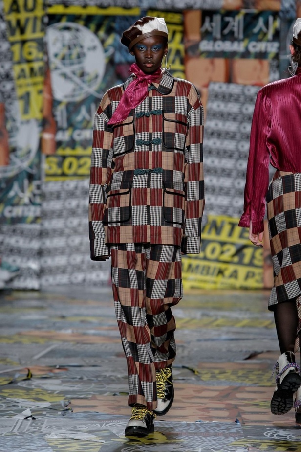 عرض أزياء هاوس أوف هولاند لخريف وشتاء 2019‏