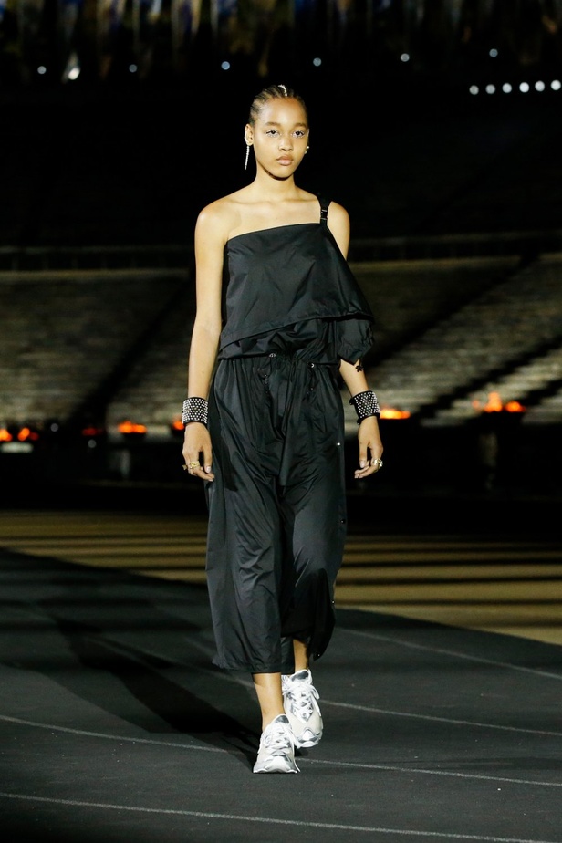 صور حصرية لـ"هي" من عرض أزياء مجموعة ديور كروز Dior Cruise 2022