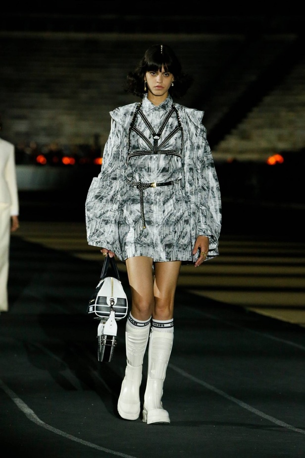 صور حصرية لـ"هي" من عرض أزياء مجموعة ديور كروز Dior Cruise 2022
