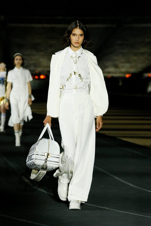 صور حصرية لـ"هي" من عرض أزياء مجموعة ديور كروز Dior Cruise 2022