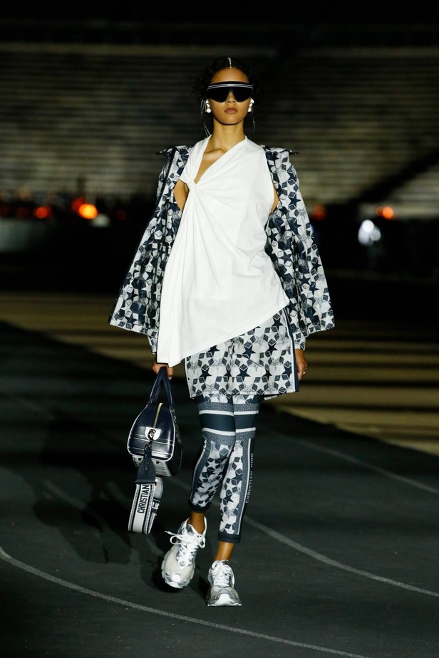 صور حصرية لـ"هي" من عرض أزياء مجموعة ديور كروز Dior Cruise 2022