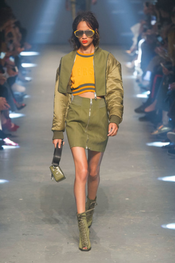 مجموعة فرسوس فيرساتشي لموسم ربيع وصيف 2017