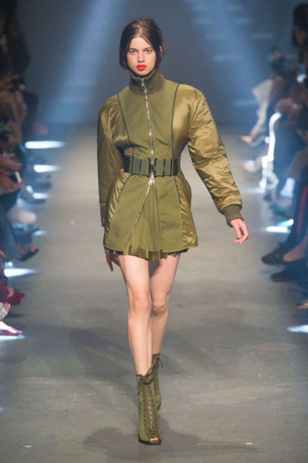 مجموعة فرسوس فيرساتشي لموسم ربيع وصيف 2017