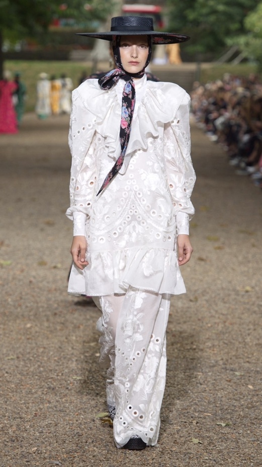 اسبوع الموضة في لندن 2019 عرض ازياء ERDEM لربيع وصيف 2020