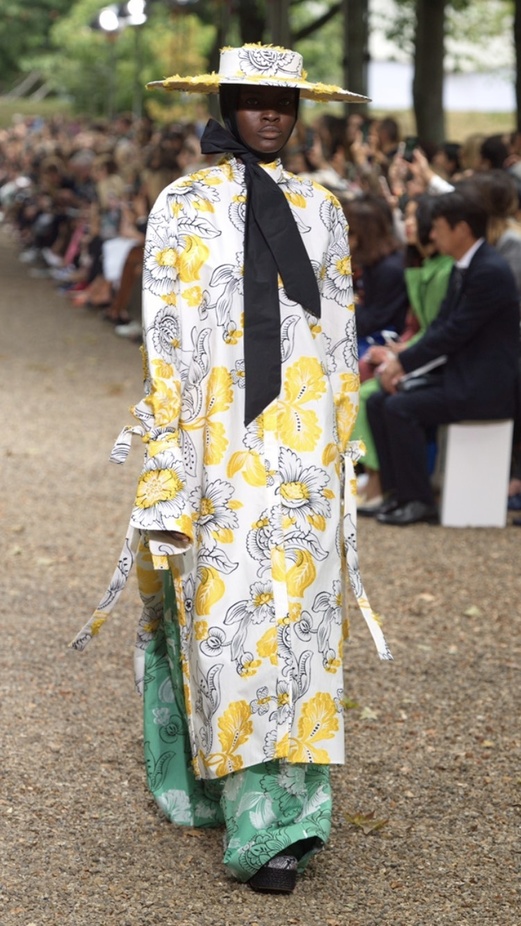 اسبوع الموضة في لندن 2019 عرض ازياء ERDEM لربيع وصيف 2020