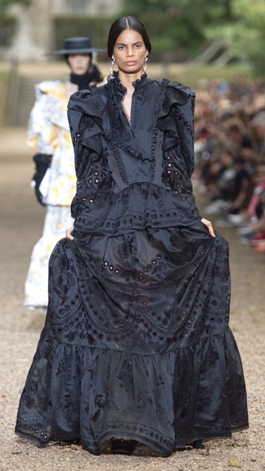 اسبوع الموضة في لندن 2019 عرض ازياء ERDEM لربيع وصيف 2020