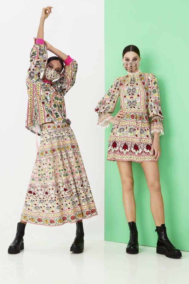 عرض ازياء ALICE AND OLIVIA BY STACEY BENDET في نيويورك لموسم ربيع وصيف 2021