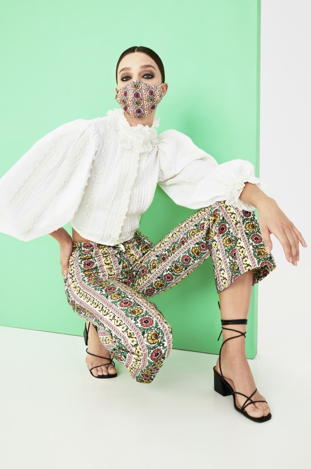 عرض ازياء ALICE AND OLIVIA BY STACEY BENDET في نيويورك لموسم ربيع وصيف 2021