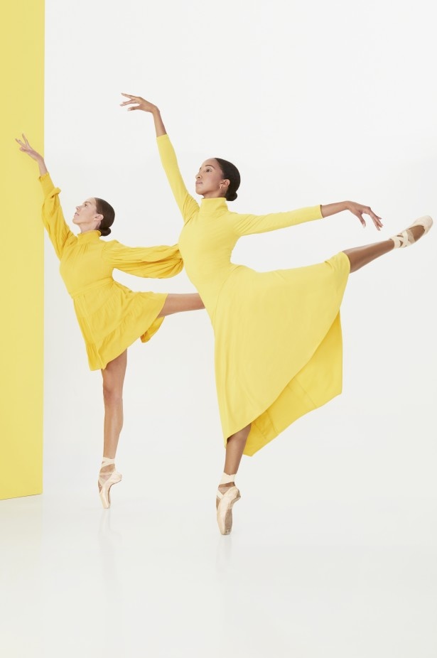 عرض ازياء ALICE AND OLIVIA BY STACEY BENDET في نيويورك لموسم ربيع وصيف 2021