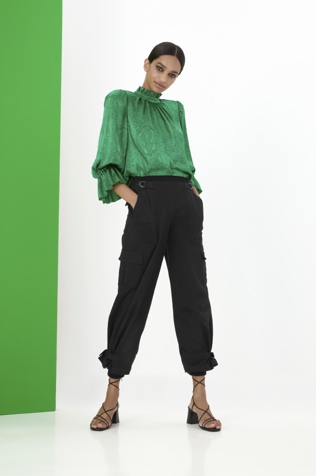 عرض ازياء ALICE AND OLIVIA BY STACEY BENDET في نيويورك لموسم ربيع وصيف 2021