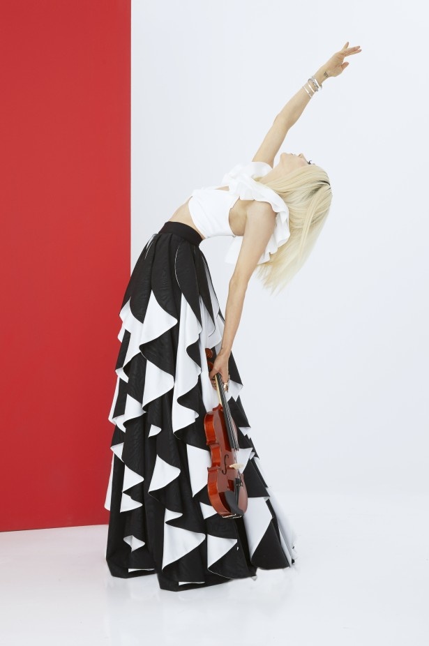 عرض ازياء ALICE AND OLIVIA BY STACEY BENDET في نيويورك لموسم ربيع وصيف 2021