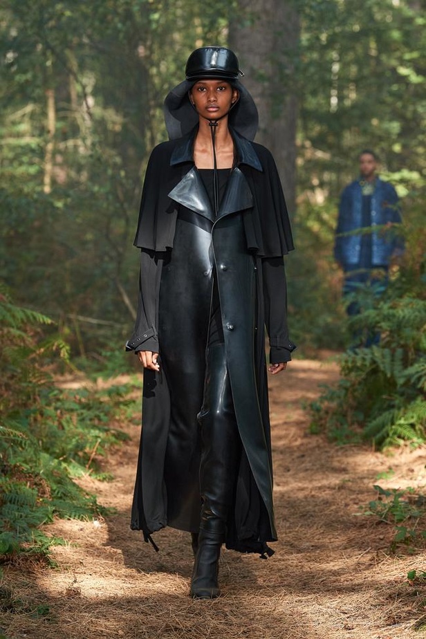 عرض ازياء Burberry لربيع وصيف 2021 من اسبوع الموضة في لندن