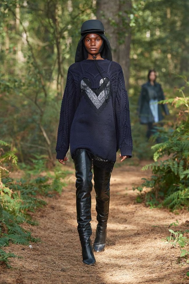 عرض ازياء Burberry لربيع وصيف 2021 من اسبوع الموضة في لندن