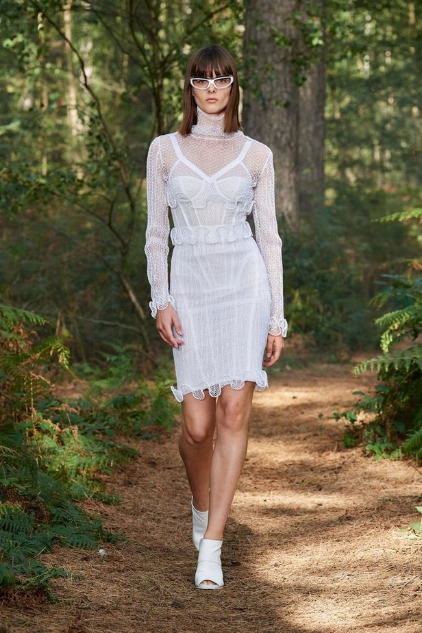 عرض ازياء Burberry لربيع وصيف 2021 من اسبوع الموضة في لندن