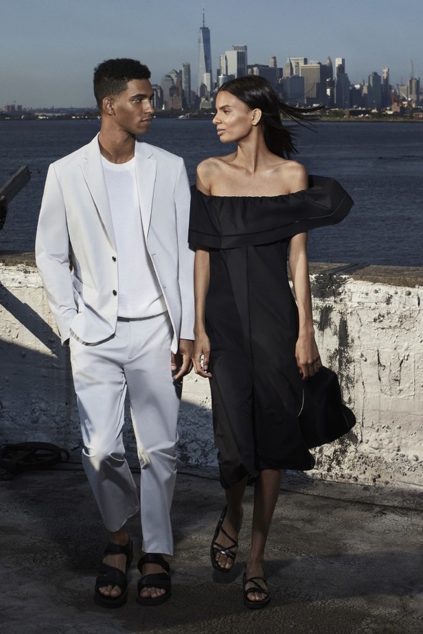 عرض ازياء Theory في نيويورك لموسم ربيع وصيف 2020