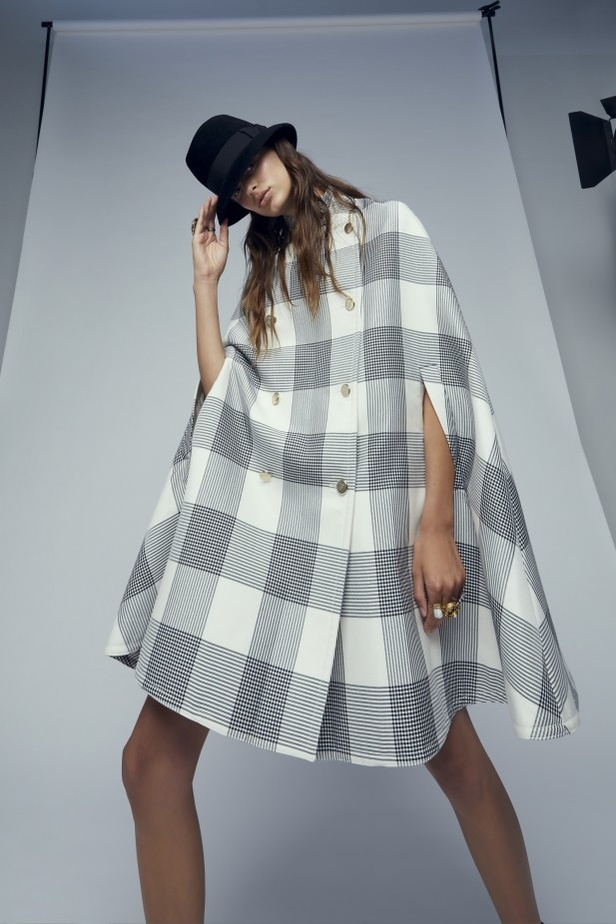 عرض ازياء تمبرلي لندن Temperley London لربيع وصيف 2021 من اسبوع الموضة في لندن