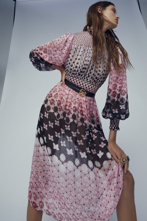 عرض ازياء تمبرلي لندن Temperley London لربيع وصيف 2021 من اسبوع الموضة في لندن