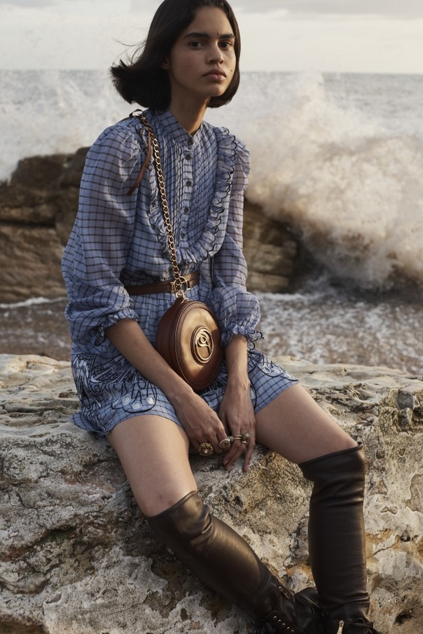 عرض ازياء تمبرلي لندن Temperley London لربيع وصيف 2021 من اسبوع الموضة في لندن