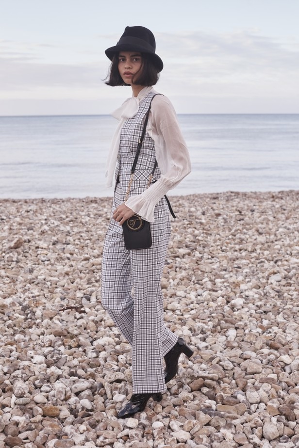 عرض ازياء تمبرلي لندن Temperley London لربيع وصيف 2021 من اسبوع الموضة في لندن