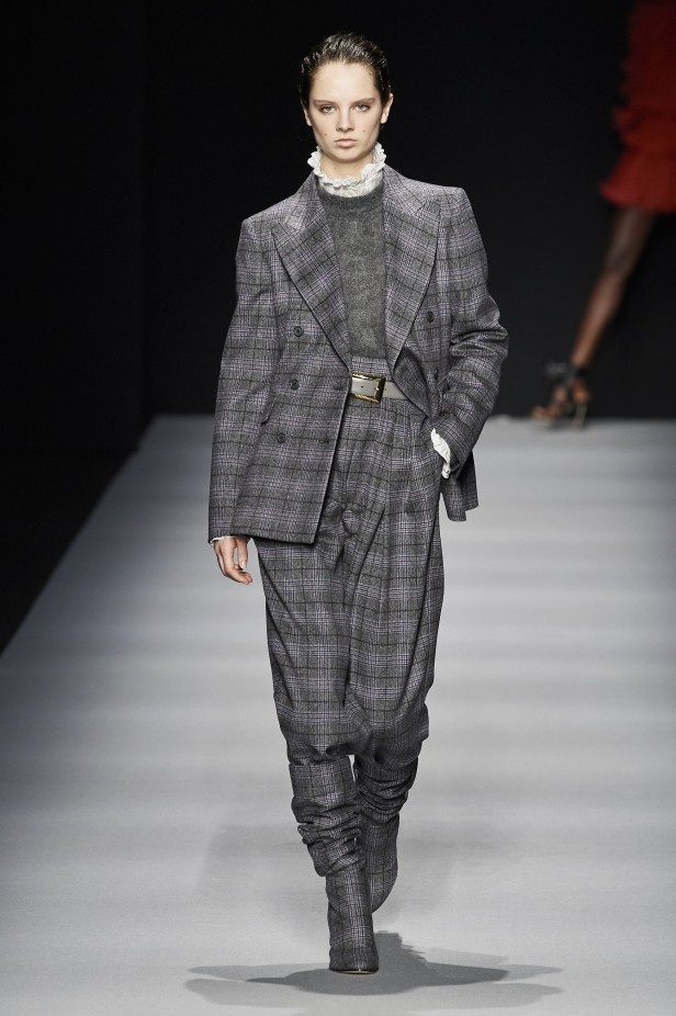 مجموعة Alberta Ferretti الفاخرة خلال اسبوع الموضة في ميلانو لخريف وشتاء 2020-2021