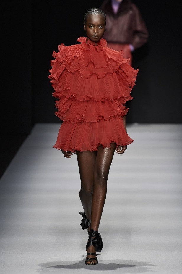 مجموعة Alberta Ferretti الفاخرة خلال اسبوع الموضة في ميلانو لخريف وشتاء 2020-2021