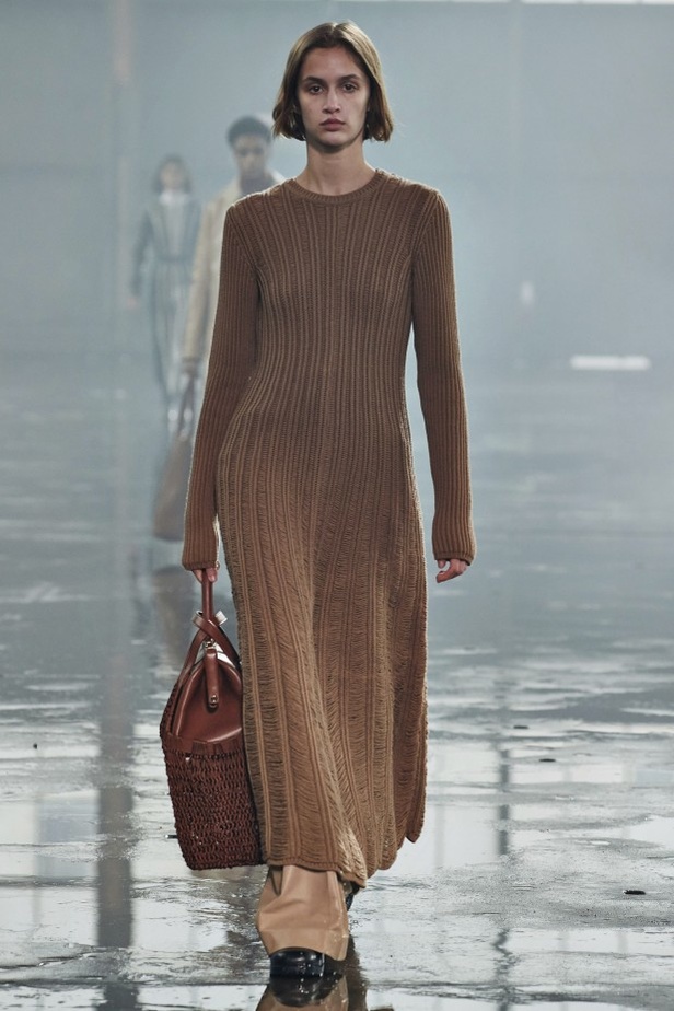 عرض ازياء مجموعة Gabriela Hearst لموسم خريف وشتاء 2021 من اسبوع الموضة في نيويورك