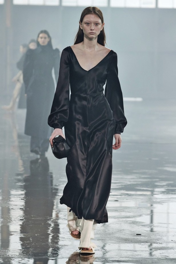 عرض ازياء مجموعة Gabriela Hearst لموسم خريف وشتاء 2021 من اسبوع الموضة في نيويورك