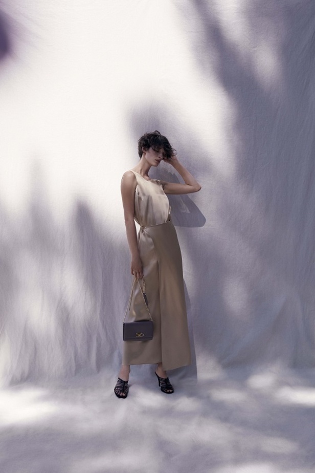 عرض ازياء دار Salvatore Ferragamo مجموعة ما قبل ربيع 2021