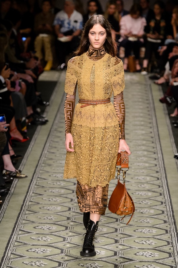 مجموعة “بربري” لموسم خريف وشتاء 2016-2017 من منصة العرض الى الاسواق فورا