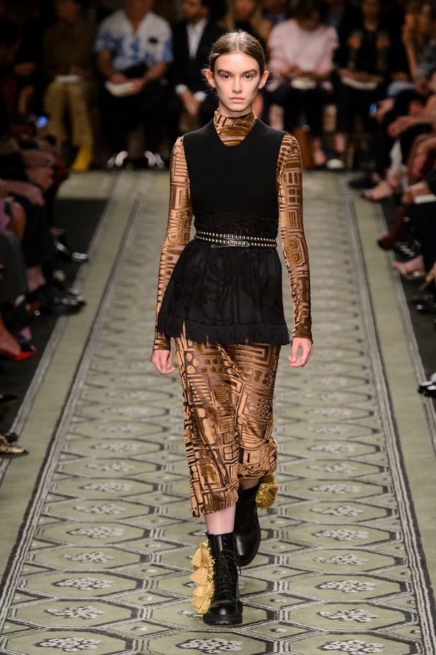 مجموعة “بربري” لموسم خريف وشتاء 2016-2017 من منصة العرض الى الاسواق فورا