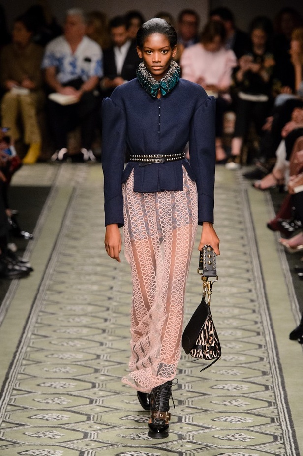 مجموعة “بربري” لموسم خريف وشتاء 2016-2017 من منصة العرض الى الاسواق فورا