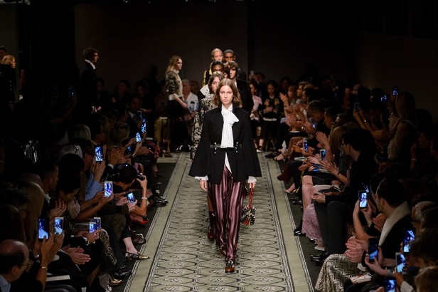 مجموعة “بربري” لموسم خريف وشتاء 2016-2017 من منصة العرض الى الاسواق فورا