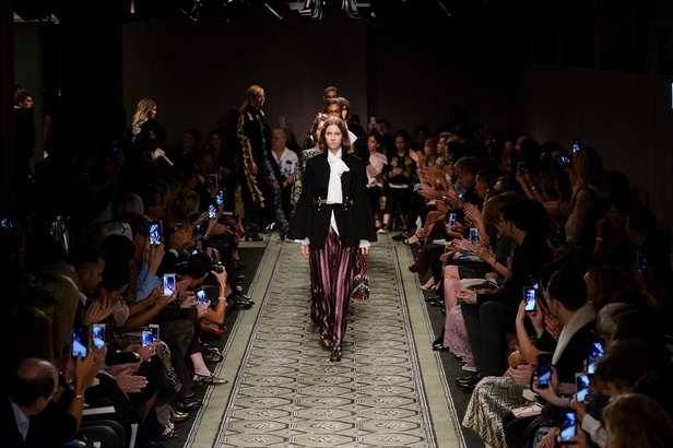 مجموعة “بربري” لموسم خريف وشتاء 2016-2017 من منصة العرض الى الاسواق فورا