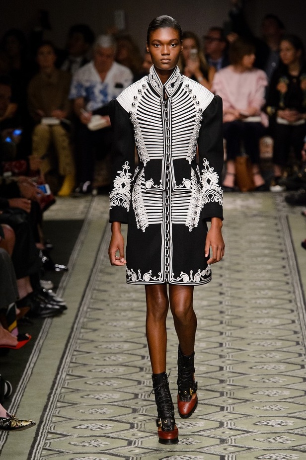 مجموعة “بربري” لموسم خريف وشتاء 2016-2017 من منصة العرض الى الاسواق فورا