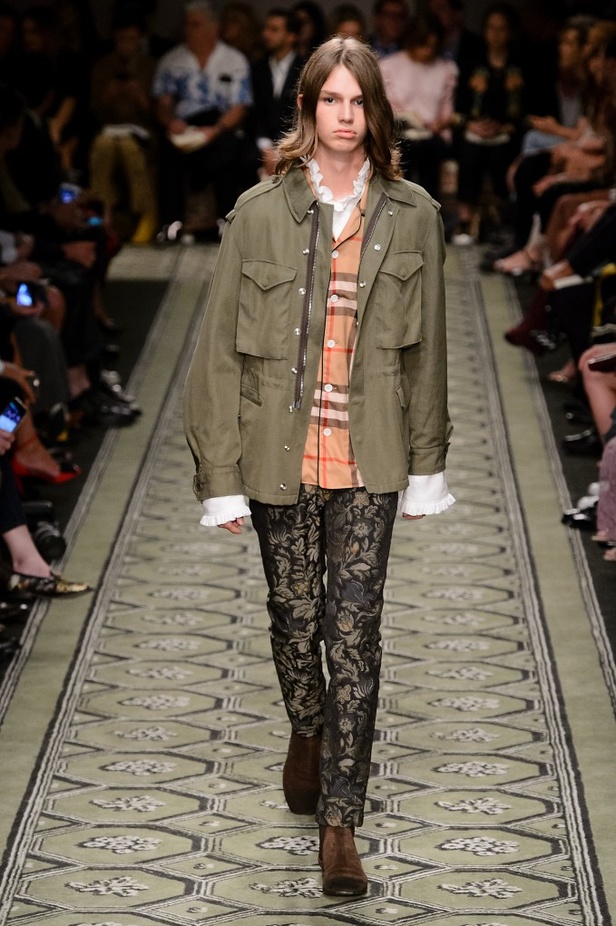 مجموعة “بربري” لموسم خريف وشتاء 2016-2017 من منصة العرض الى الاسواق فورا