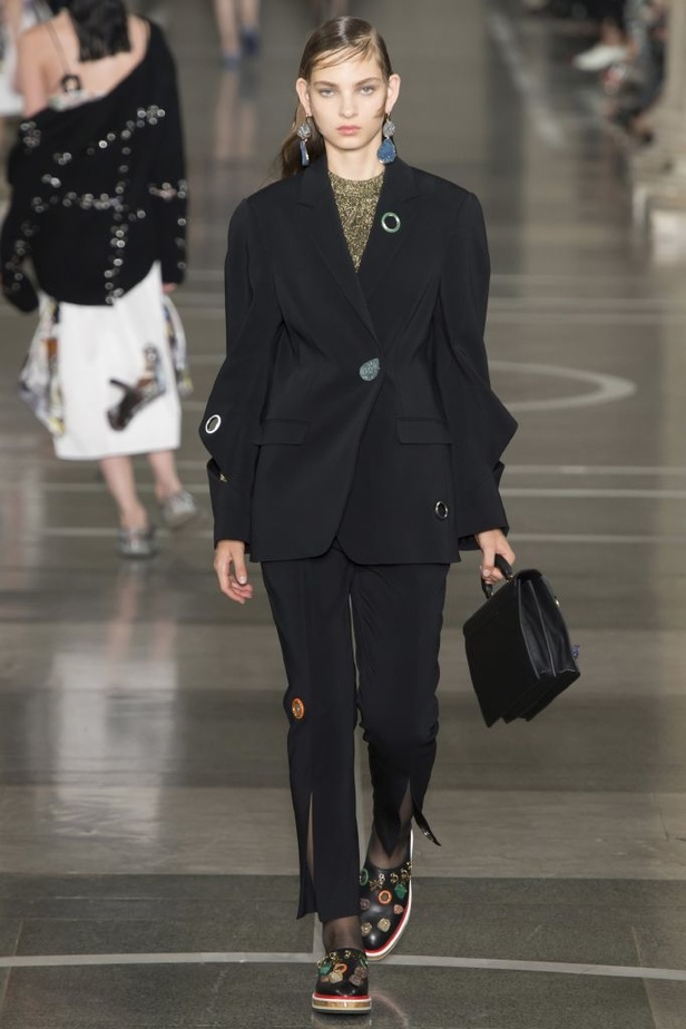 مجموعة Christopher Kane لربيع وصيف 2017