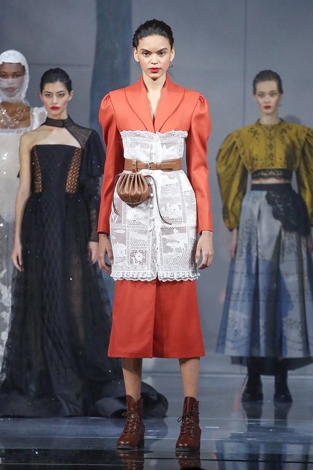 مجموعة الألبسة الراقية من ULYANA SERGEENKO لربيع 2019