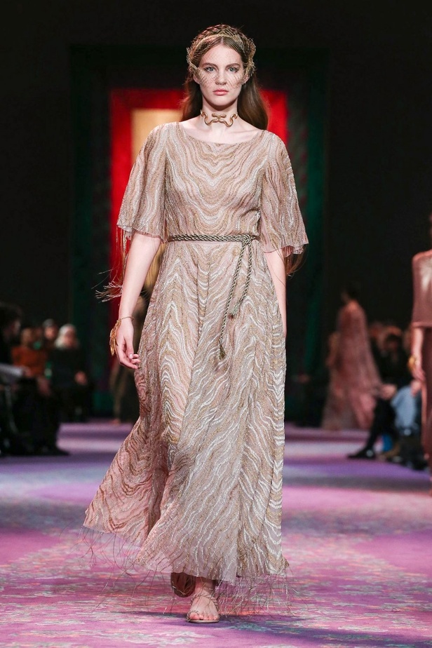 عرض ازياء Dior ديور لـ haute couture ربيع وصيف 2020