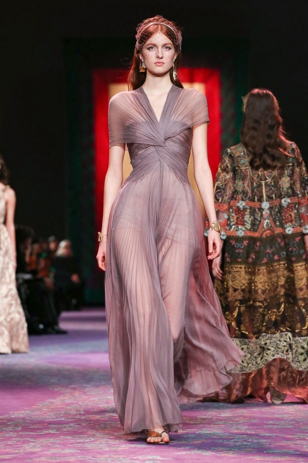 عرض ازياء Dior ديور لـ haute couture ربيع وصيف 2020