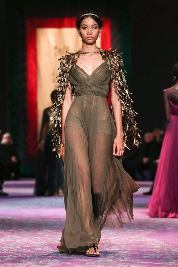 عرض ازياء Dior ديور لـ haute couture ربيع وصيف 2020