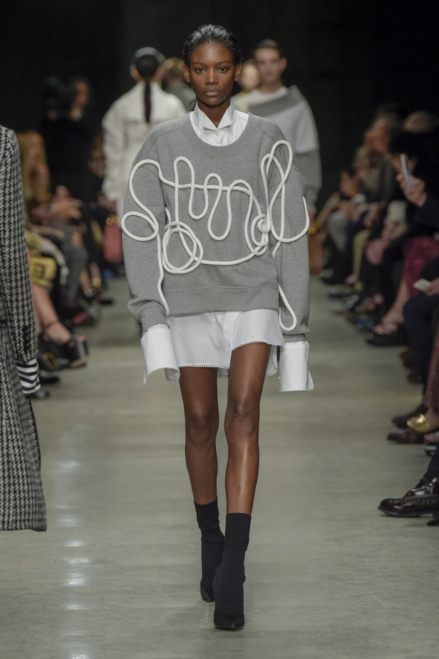 عرض أزياء بربري لموسم خريف وشتاء 2017