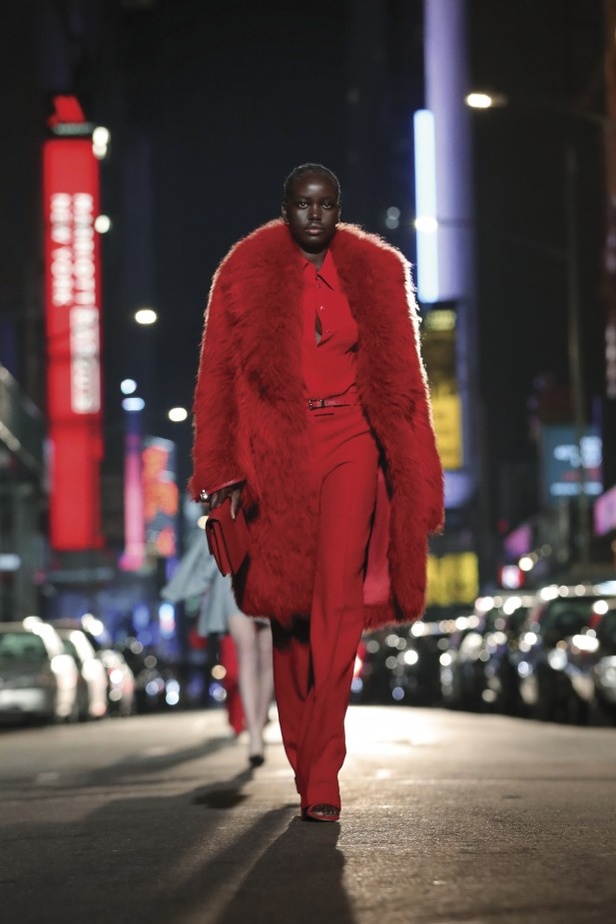 عرض مجموعة مايكل كورس Michael Kors لخريف وشتاء 2021 بمناسبة الذكرى الأربعين للدار