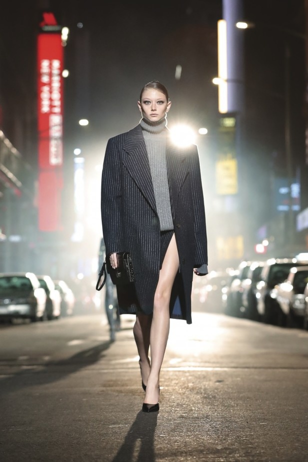 عرض مجموعة مايكل كورس Michael Kors لخريف وشتاء 2021 بمناسبة الذكرى الأربعين للدار