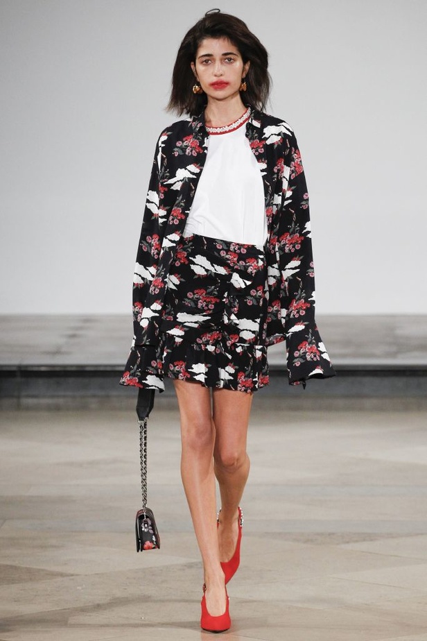 مجموعة Mother of Pearl  لربيع وصيف 2017