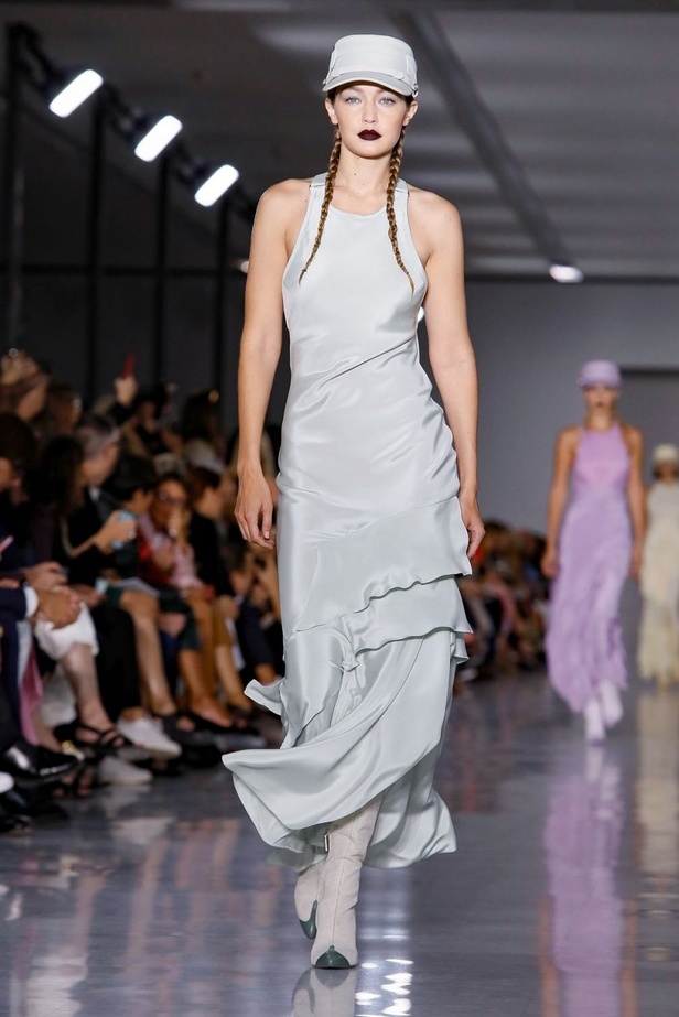 اسبوع الموضة في ميلان 2019 مجموعة MAX MARA للالبسة الجاهزة في ميلان لربيع وصيف 2020