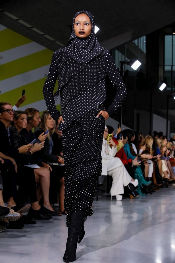 اسبوع الموضة في ميلان 2019 مجموعة MAX MARA للالبسة الجاهزة في ميلان لربيع وصيف 2020