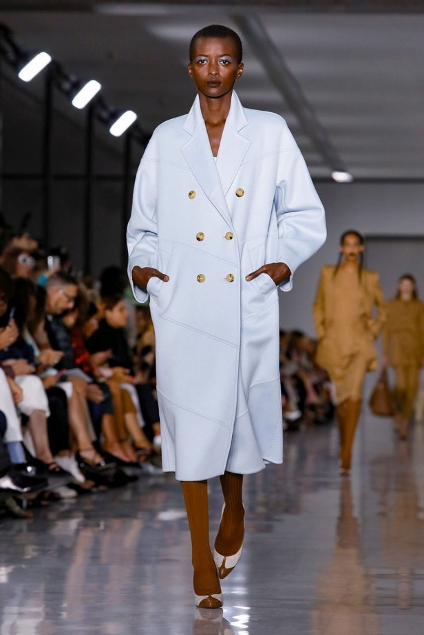 اسبوع الموضة في ميلان 2019 مجموعة MAX MARA للالبسة الجاهزة في ميلان لربيع وصيف 2020